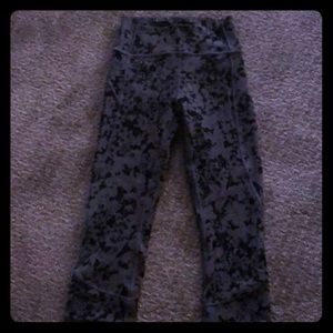 Lulu lemon Capri pants